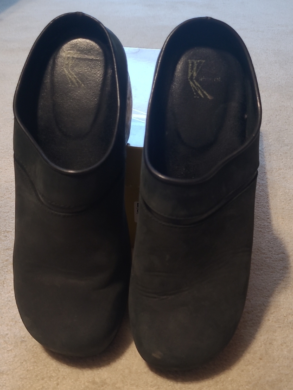 White Mountain Size 9M Black Leather Clogs